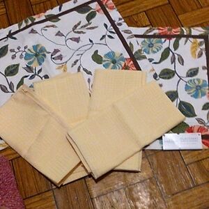 Threshold set of 2 placemats & 4 napkins